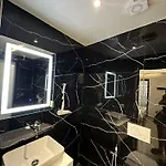 Io\'S Apartments